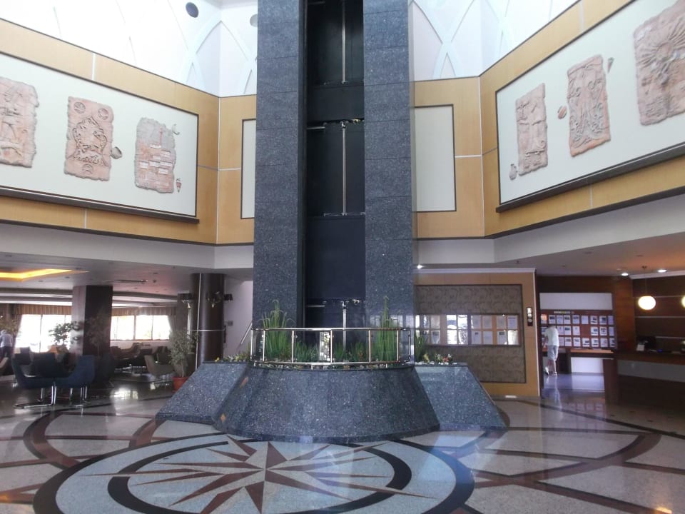 Lobby Hane Family Resort