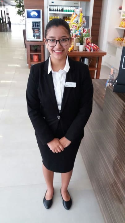 Monika von der Rezeption  Hilton Garden Inn Ras Al Khaimah