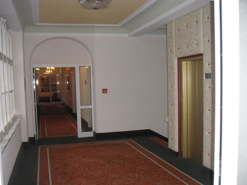 Hotelflurblick zur anderen Seite Steigenberger Hotel Bad Neuenahr