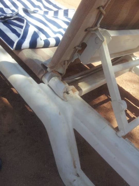 Defekte Liegen Hotel Marina Plaza Tala Bay