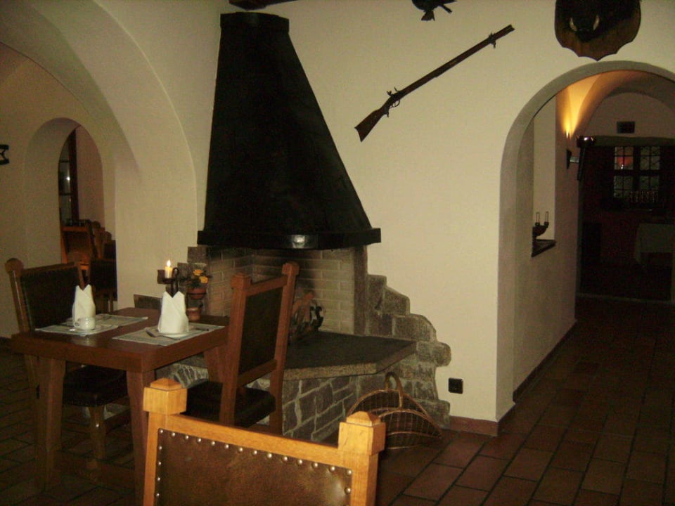 Frühstücksraum mit Kamin Hotel Schloss Schänke