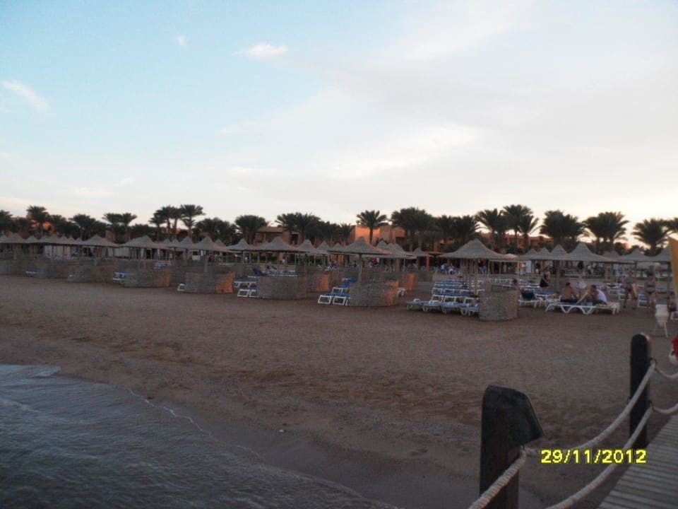 Пляж вечером Stella Beach Resort & Spa Makadi Bay