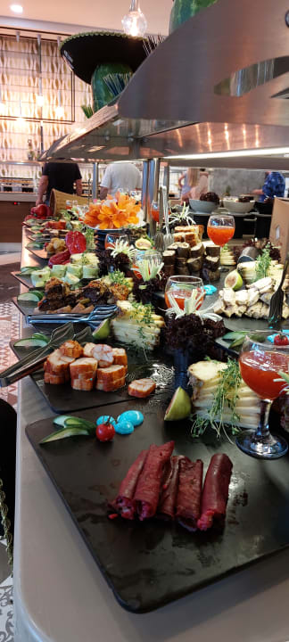 Gastro Saturn Palace Resort Hotel