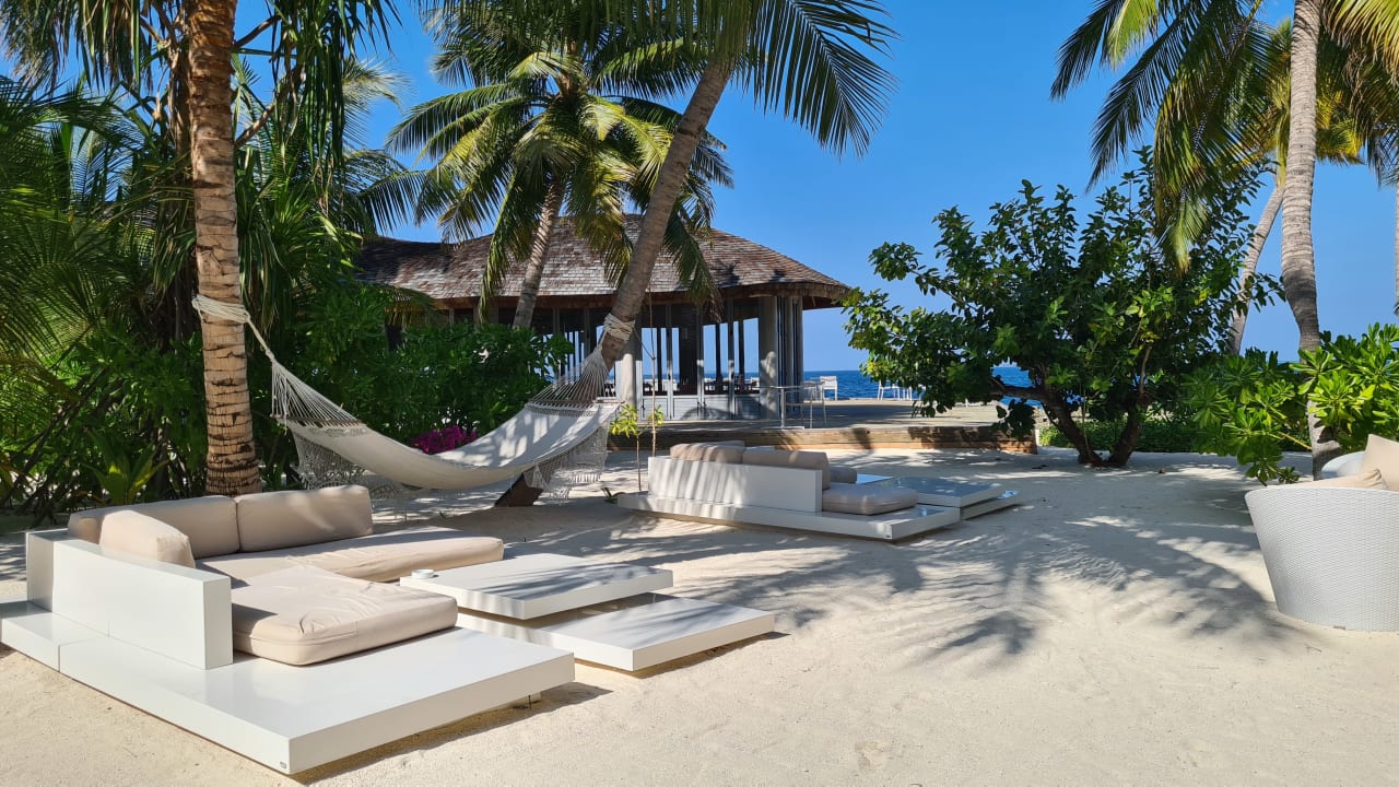 Gartenanlage Outrigger Maldives Maafushivaru Resort