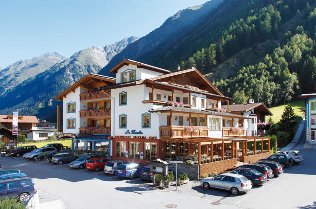 Sommerfassade Hotel Das Zentrum