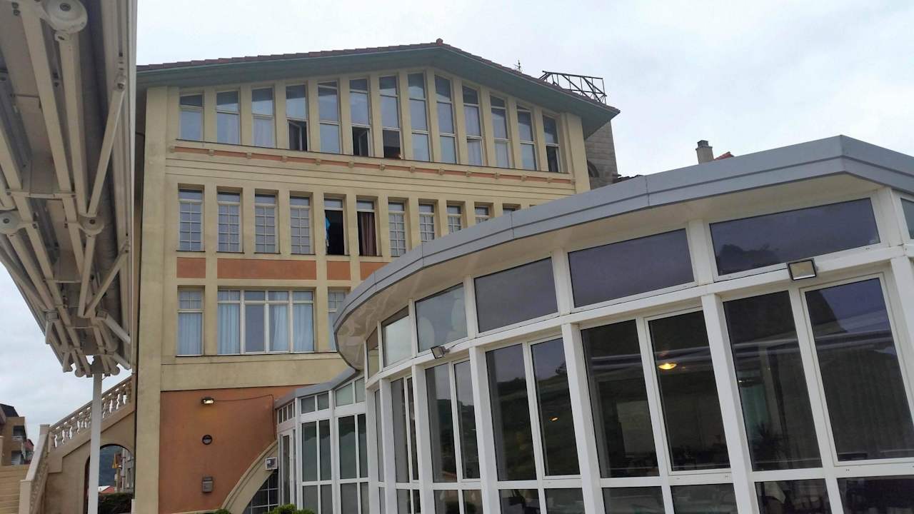 Blick nach aussen, von der Aussenterrasse Hotel Talasoterapia Zelai