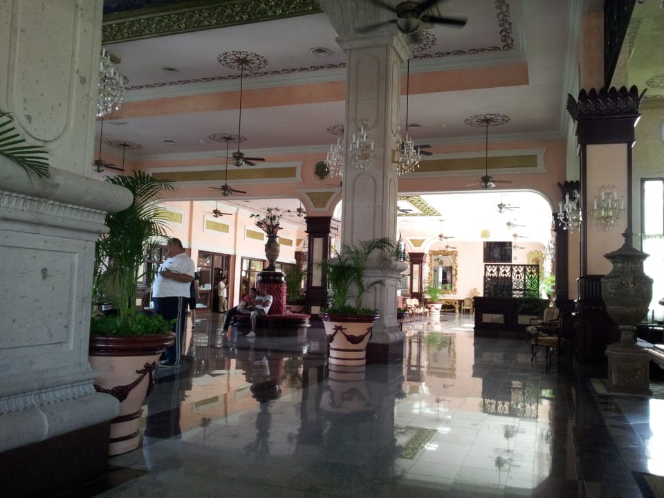Ein geschmackvoller Eingangsbereich Hotel Riu Palace Riviera Maya