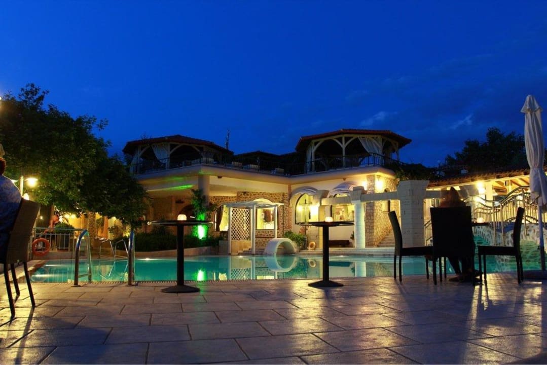 Pool bei Nacht Acrotel Athena Pallas