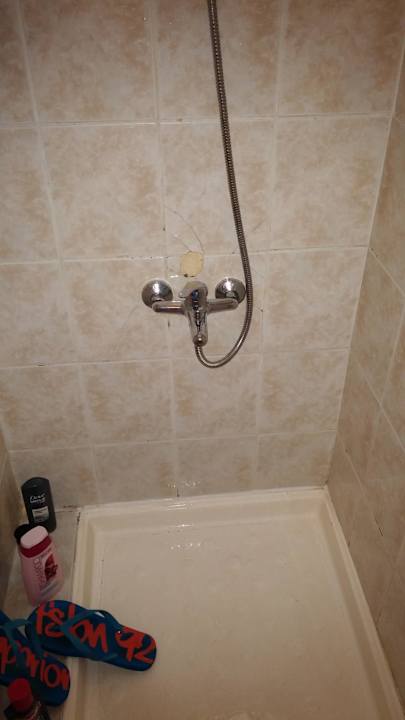 Ein Bad das zum duschen einlädt Semt Luna Beach Hotel