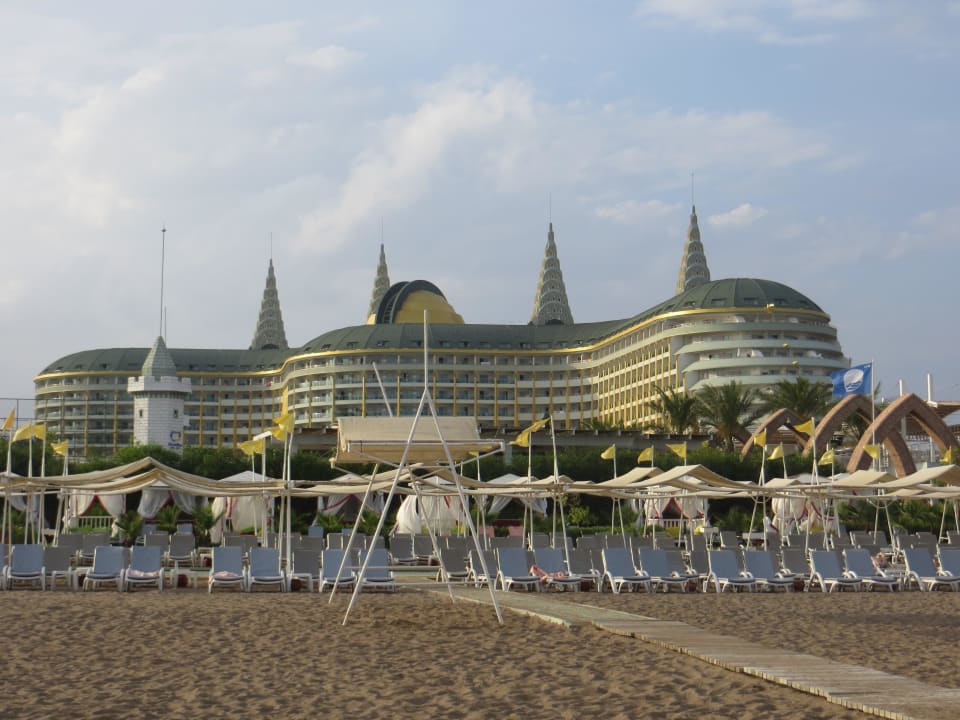 Blick vom Strand auf das Hotel Hotel Delphin Imperial