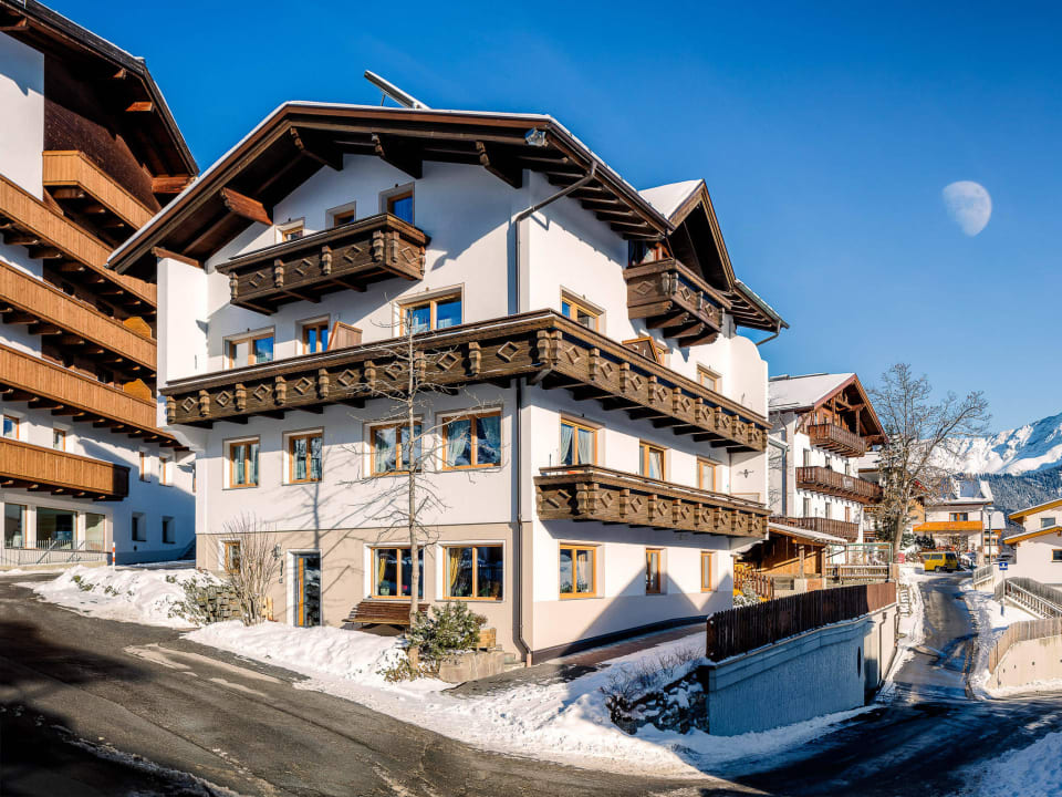 Hausansicht Winter Haus Oberacher