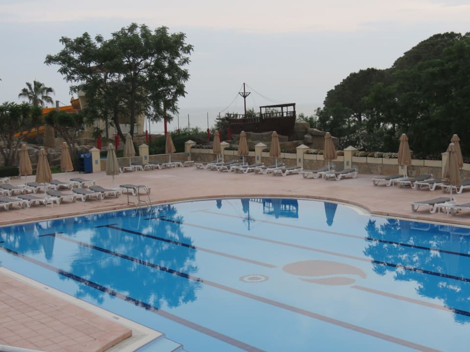 Pool ROBINSON PAMFILYA