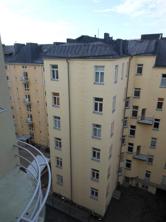 Balkon / Blick auf Innenhof Forenom Apartments Helsinki Kruununhaka