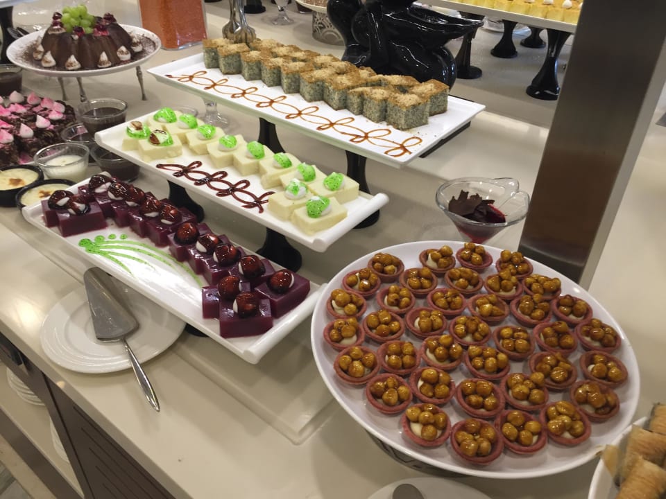 Buffet Glamour Resort & Spa