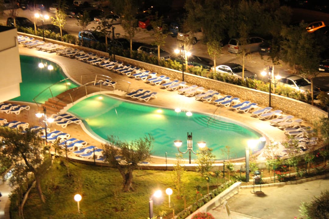 Nachtansicht Narcis Hotel