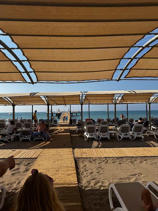 Strand Saturn Palace Resort Hotel