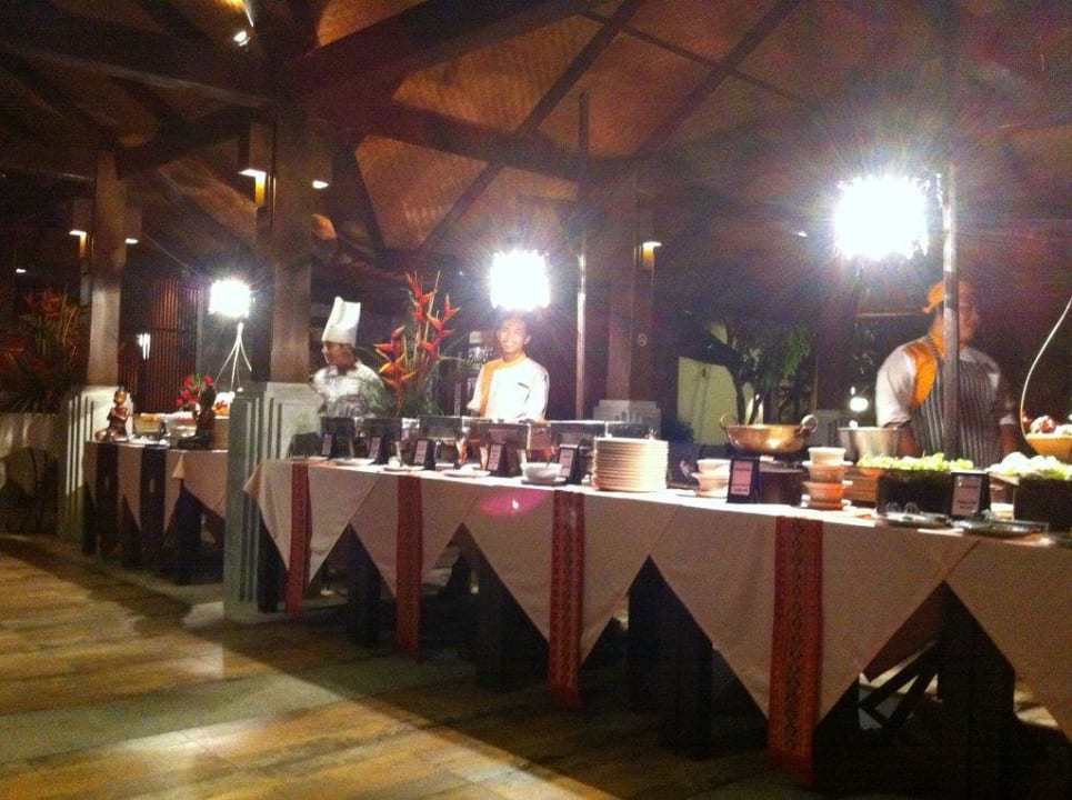 Büffet am Abend The Fair House Beach Resort