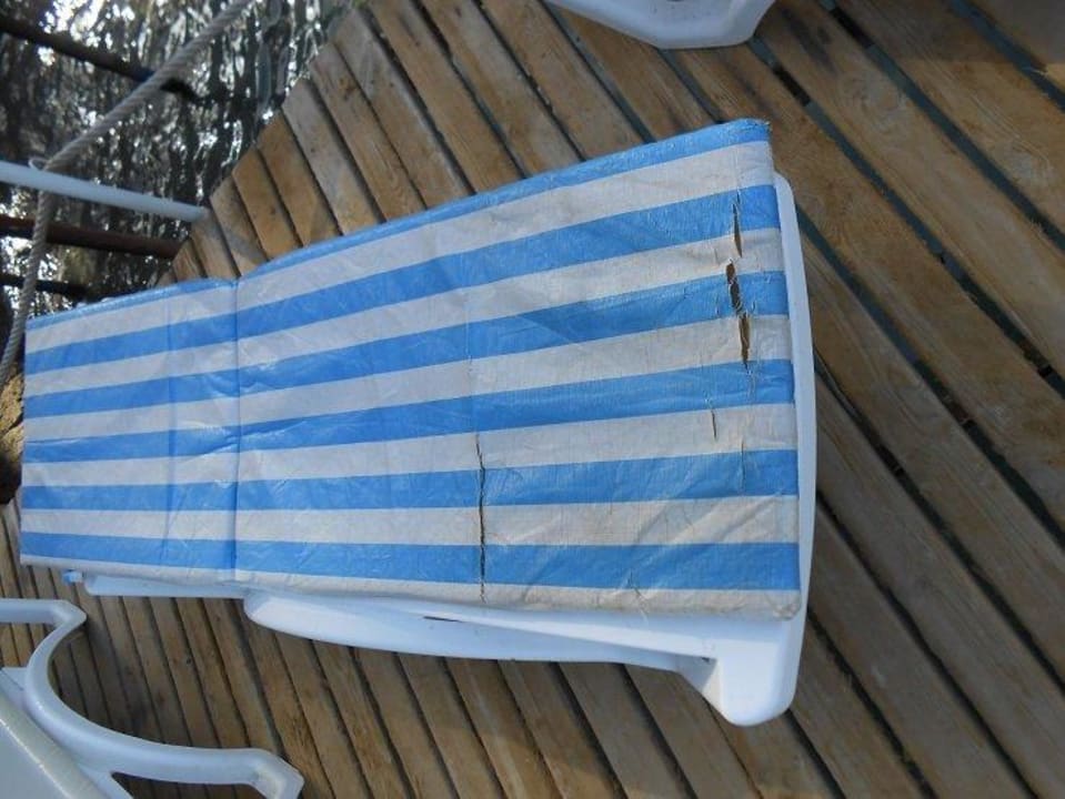 Leżaki połamane  Aska Bayview Resort