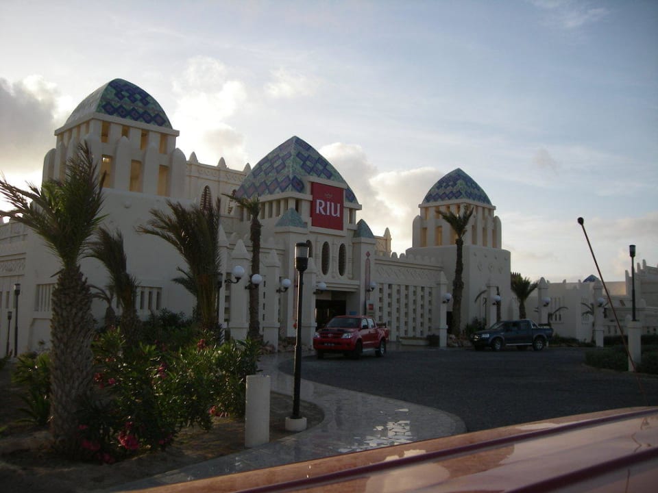 Eingang des Hotels Riu Karamboa Hotel Riu Karamboa