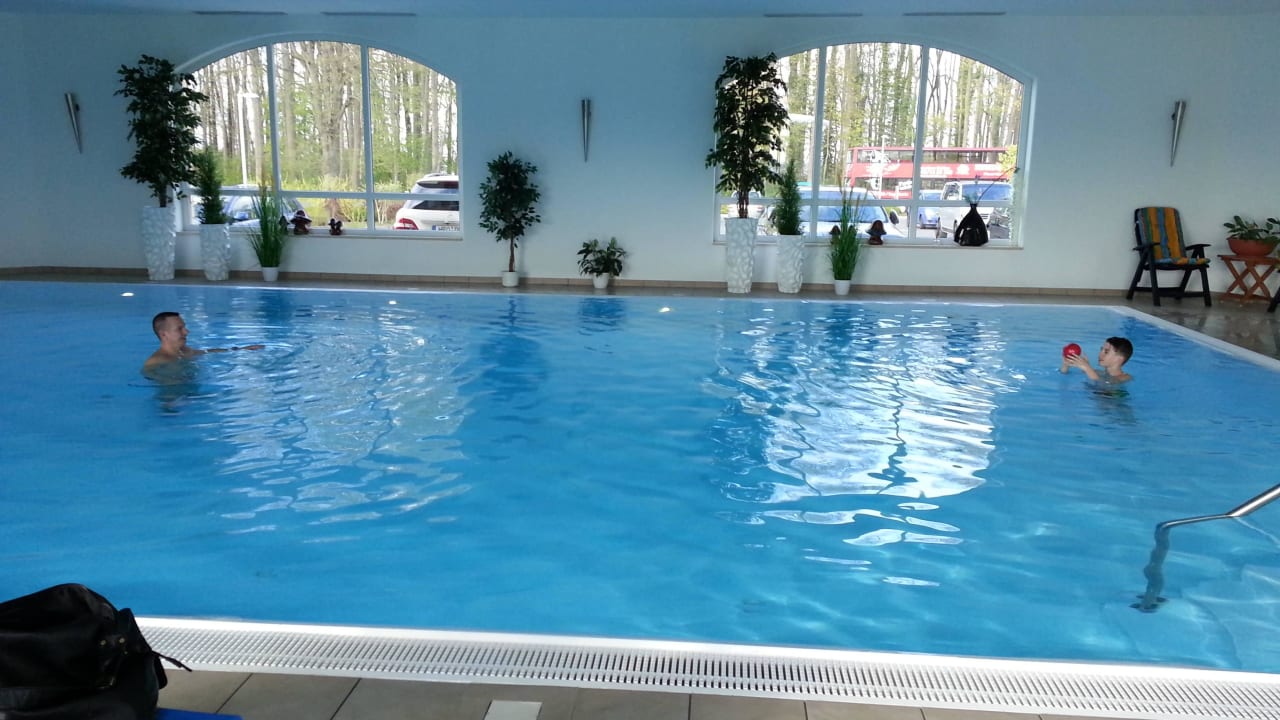 Planschen im Pool Strandhotel Plau am See