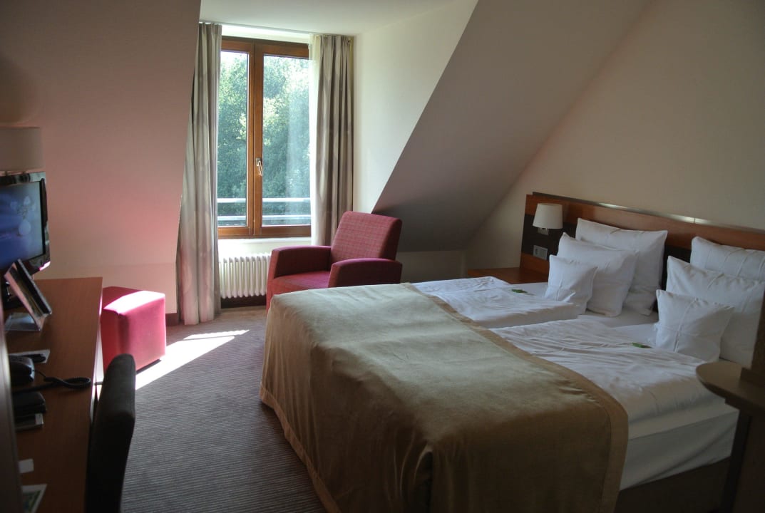 Zimmer mit Blick ins grüne Trans World Hotel Kranichhöhe