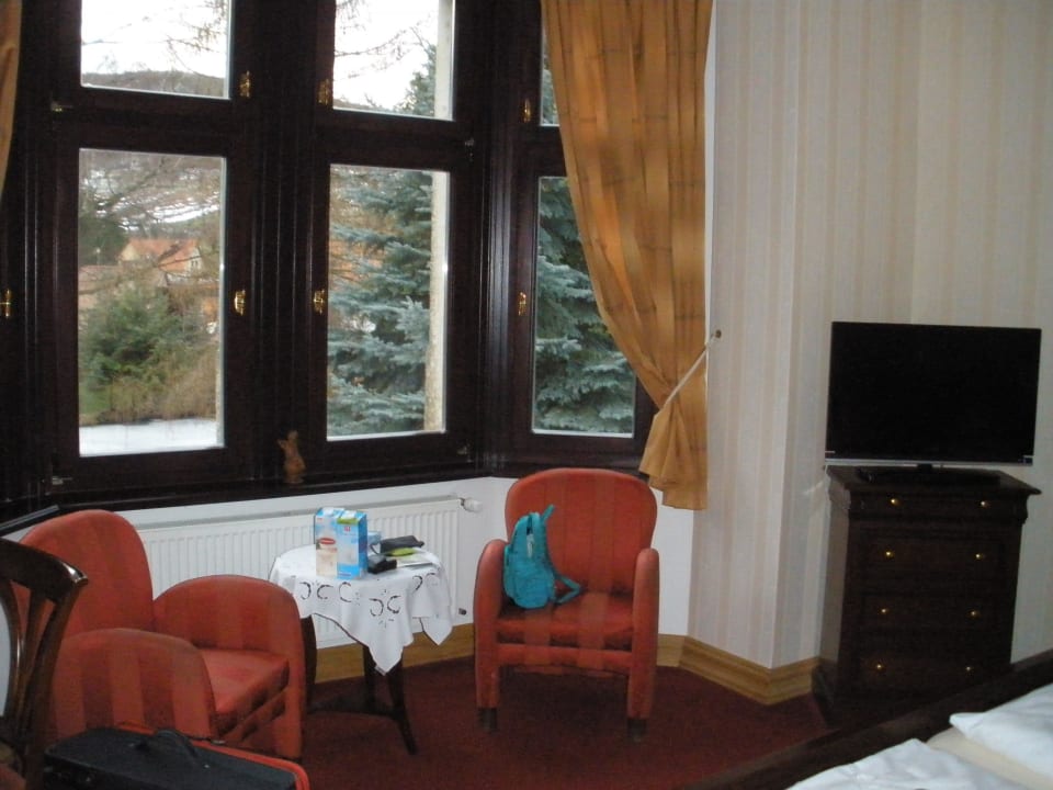 Zimmer 2, Sitzecke im Erker Schlosshotel Stecklenberg