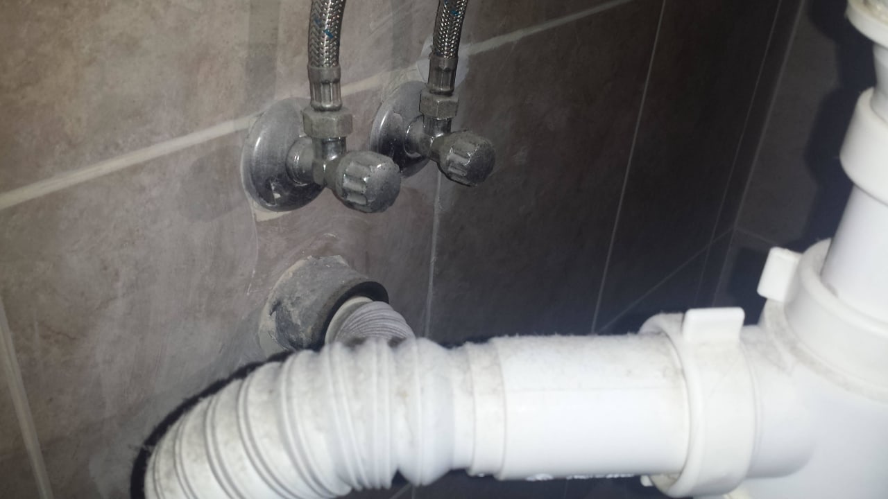 Unter dem Waschbecken Odessos Park Hotel