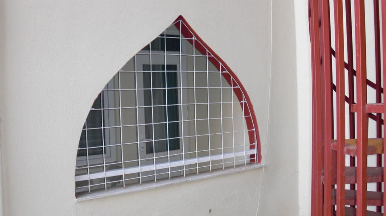 Unser Balkon, direkt neben der rostigen Feuertrepp Hotel Aslan City Kleopatra