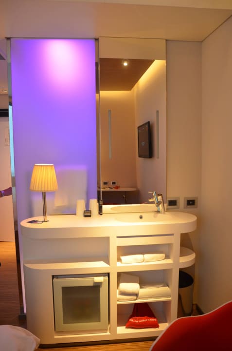 Zimmer 1805 citizenM New York Times Square