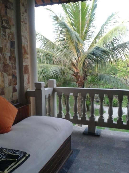 Balkon mit Tagesbett Ana Mandara Hue Beach Resort & Spa