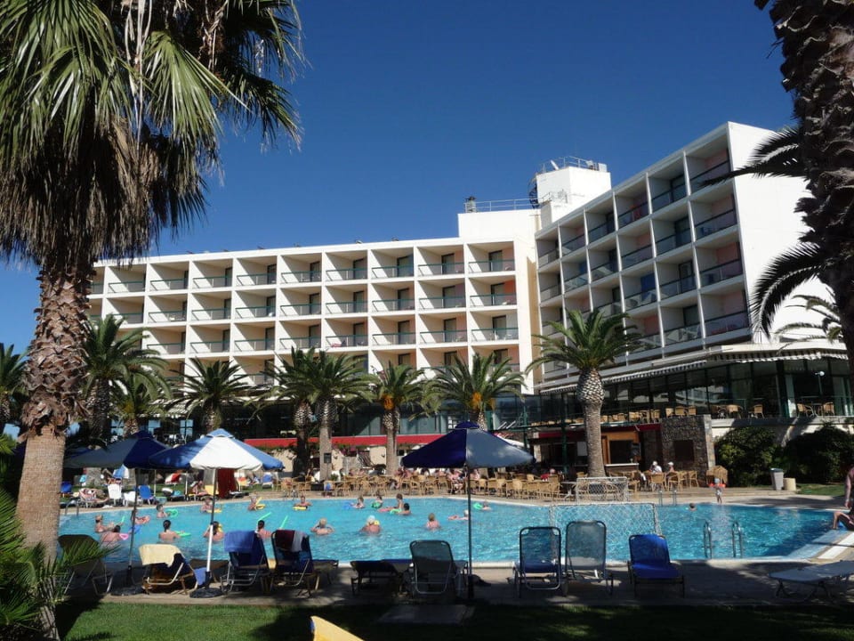 Pool mit Hotel Calimera Sirens Beach