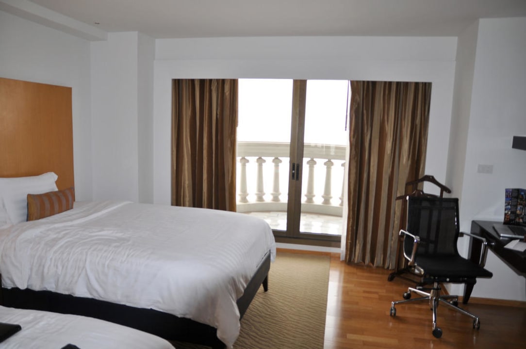 Blick zum Balkon Tower Club At Lebua