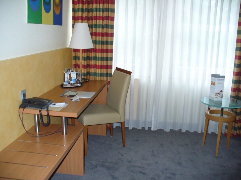 "Schreibtisch" GHOTEL Hotel & Living Kiel (Kronshagen) • HolidayCheck ...