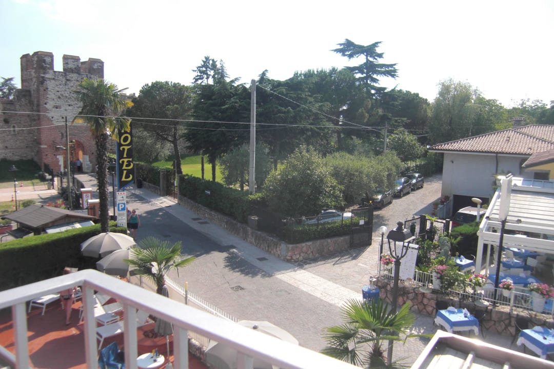 Stadtmauer und Parkplatz Hotel Le Mura
