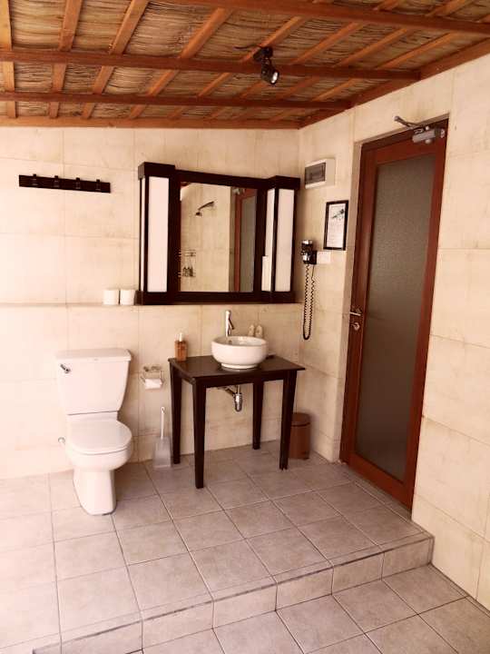 Waschbecken und WC Kuredu Island Resort & Spa