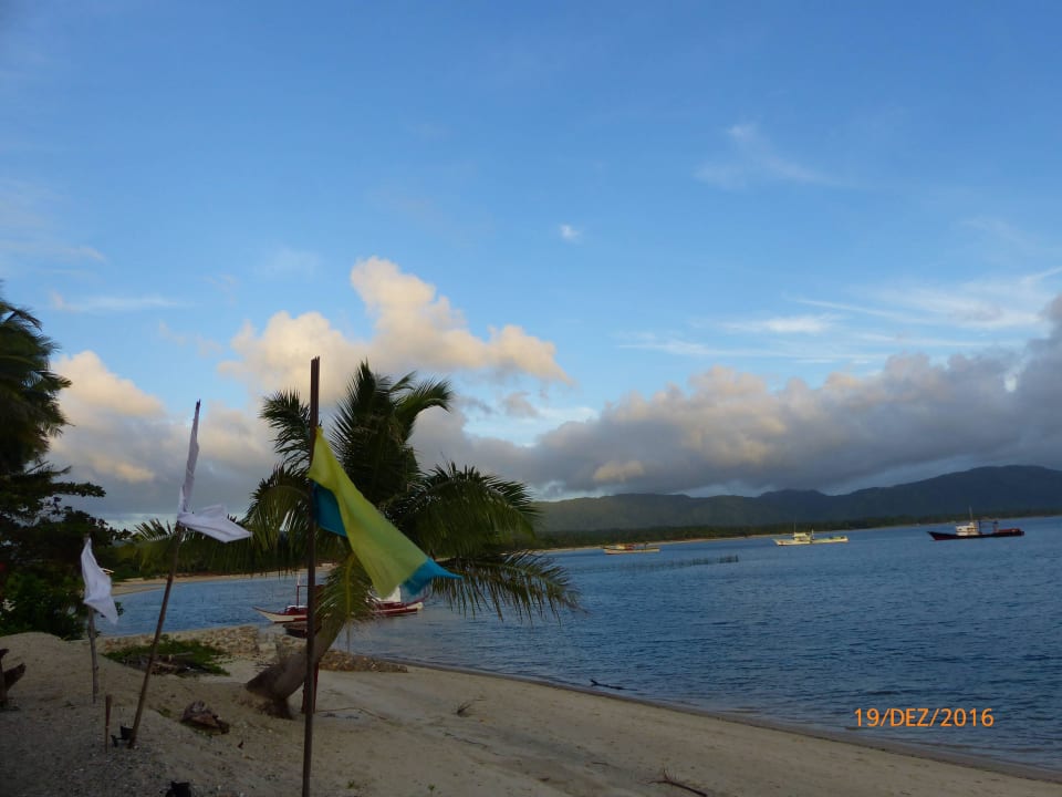 Blick am strand Rosepoint Beach Resort