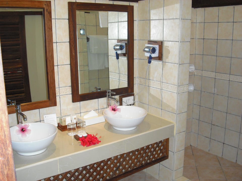 Das Badezimmer  Neptune Pwani Beach Resort & Spa