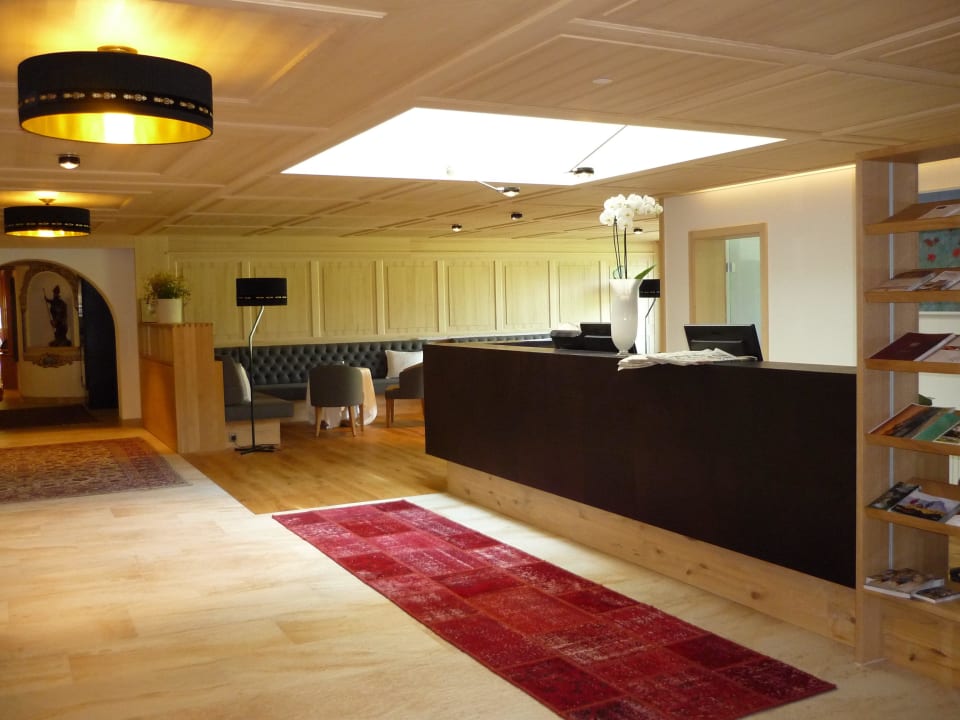Die neue Hotelhalle mit Rezeption Haller´s Geniesserhotel