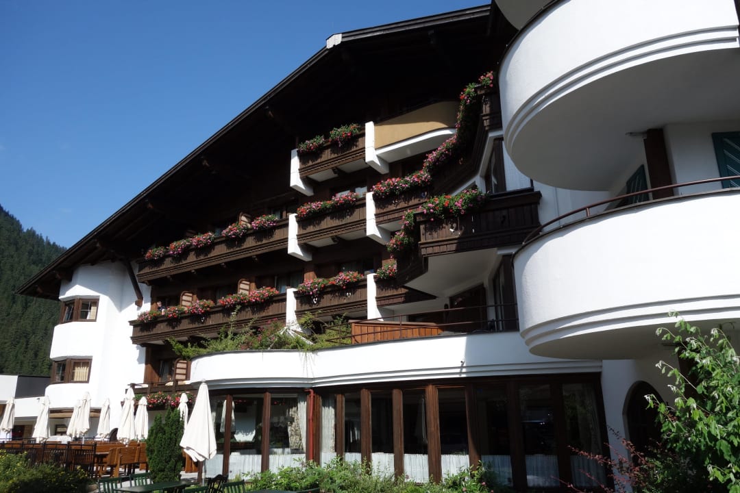 Zimmer im Ostflügel Hotel Tyrol am Haldensee