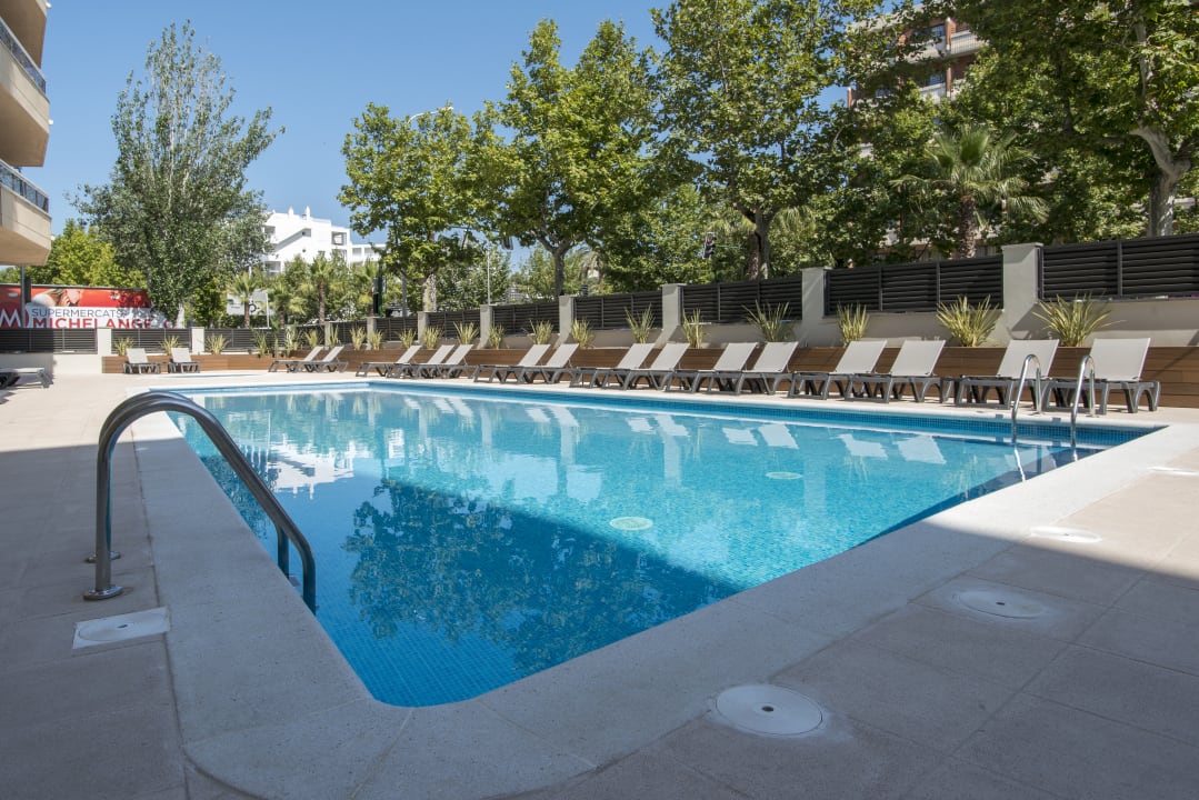 Pool California Apartments