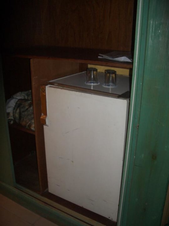 Der Kühlschrank dient als Minibar Giftun Azur Resort