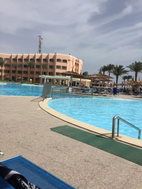 Schöner Pool Beach Albatros Resort