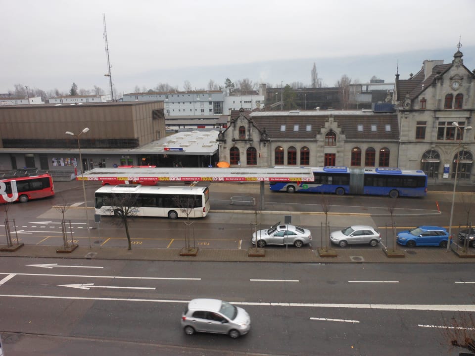 Blick vom Wohnzimmer auf den Bahnhof Sorell Hotel Speer