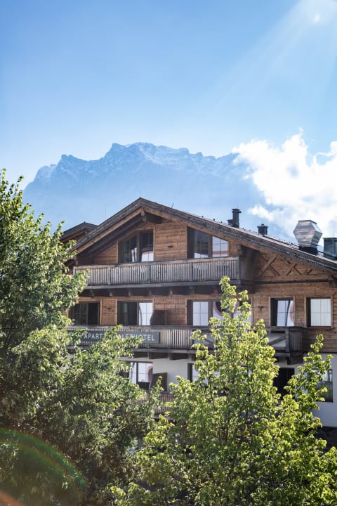 Außenansicht PUR. Suites & Chalets in Lermoos