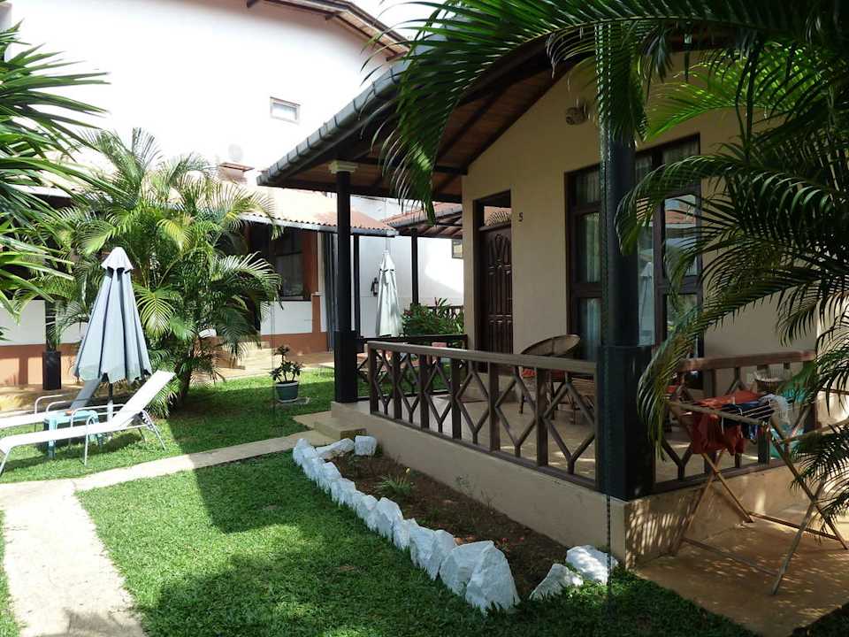 Cabana 5 mit Terrasse und Liegen Hotel Panorama