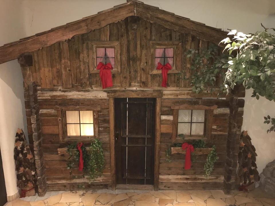 Unterirdischer gang zwischen den Häusern Hotel Tirolerhof