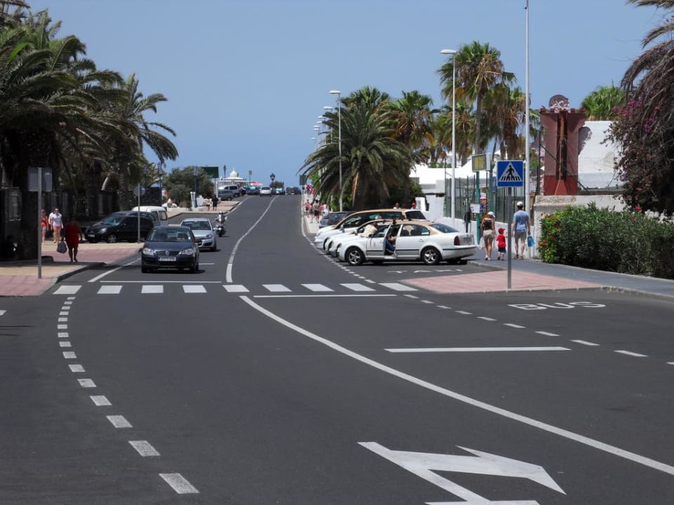 Straße vor dem Hotel Hotel Las Costas