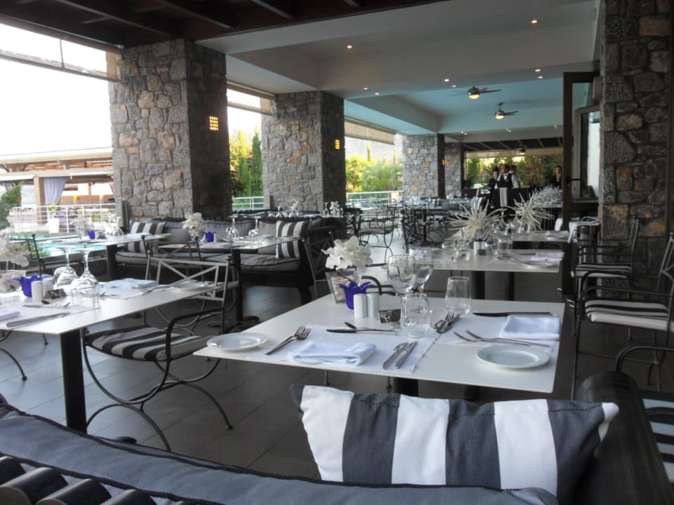 Speisen auf der Terrasse angenehm und mit Meeblick Aquagrand Artistic Luxury Beach Resort - Adults only