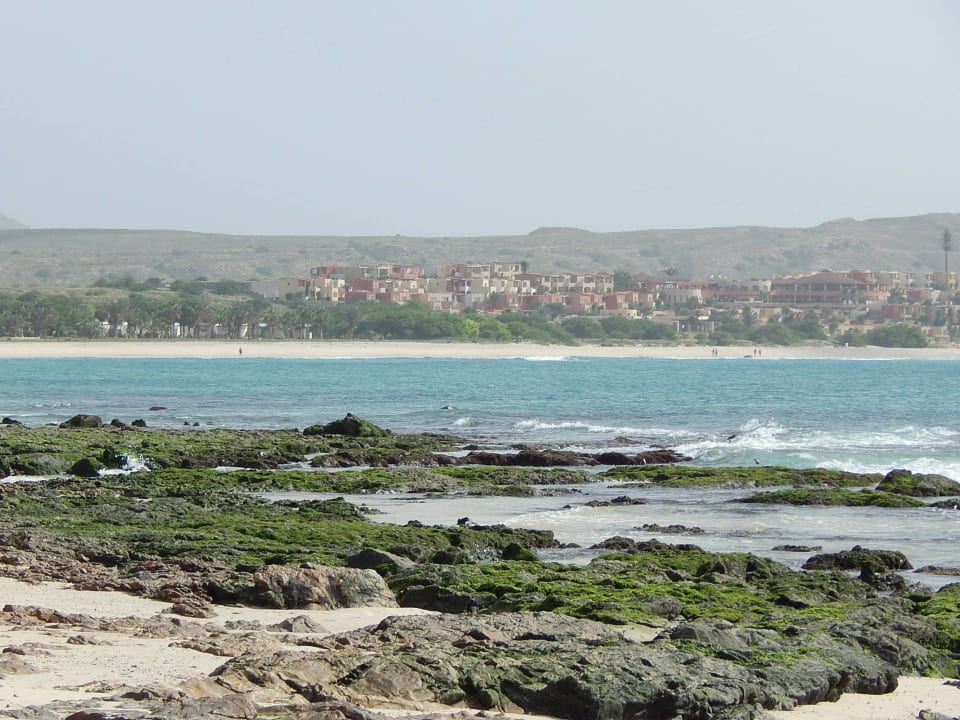 Felsen links vom Hotel Hotel Riu Karamboa