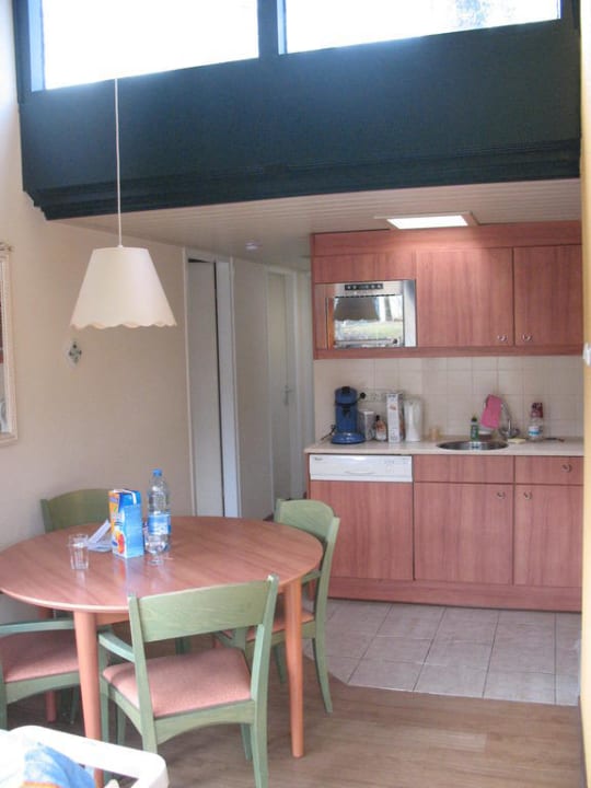 Küchenzeile und Essbereich des Vip Bungalow Center Parcs De Eemhof